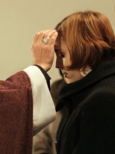 Ohlédnutí za Popeleční středou v pražské farnosti